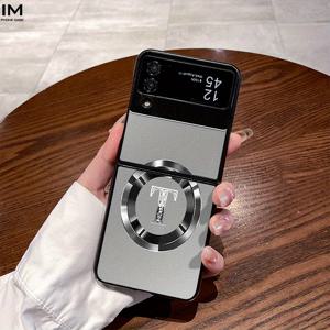 TEMU 휴대폰 케이스 - 실버 레터 T 메탈 장식 패턴 디자인, 높은 미적 가치와 실용성. 인조 가죽 디자인, 삼성 갤럭시 Z Flip3, Z Flip4, Z Flip5, Z Flip6, Z Fold2, Z Fold3, Z Fold4, Z Fold5에 적합