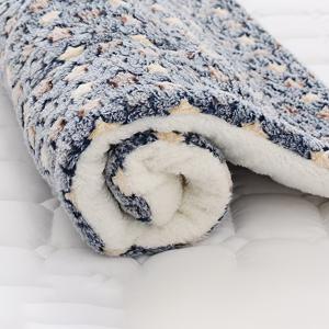 TEMU 1개, 대형 두꺼운 플러시 애완 동물 매트 - 겨울 따뜻한 강아지 침대 및 고양이 패드, 탈부착 및 세탁 용이, 소형견, 중형견, 고양이 및 기타 애완 동물에 적합