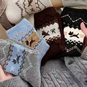 TEMU 여성용 가을/겨울 신상 귀여운 강아지 캐릭터 레트로 페어 아일 스타일 한일 인스 따뜻하고 편안한 미드 캐프 양말 5켤레 세트