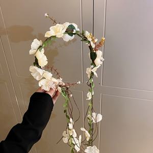 TEMU 여성을 위한 달콤하고 우아한 인조 꽃 덩굴 화환 머리띠 1개, 우아한 흰색 플로럴 신부 머리 장식, 조절 가능한 덩굴, 사진 촬영 소품을 위한 스타일리시한 장식 헤어 액세서리, 해변 여행, 휴가 신부 장식에 적합