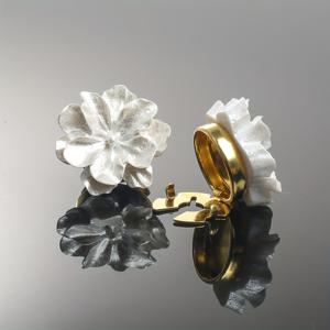 TEMU 세련된 플로럴 버튼 커버 2개 세트, 남녀 셔츠용 장식 버튼 클립, 스타일리시한 버튼 커버, 귀여운 동백꽃 의류 추가, 정장/투푼도 버튼용 상자, 바느질 또는 펀칭이 필요 없는 버튼 클립 플립 디자인