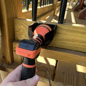 TEMU 배수 기능이 있는 튼튼한 벽걸이형 호스 노즐 홀더 - 정원 가꾸기, 세차 및 물주기 도구에 적합하며 할로윈 및 크리스마스 선물로 이상적입니다. 세련된 디자인의 튼튼한 호스 홀더, 정원 호스 보관 상자