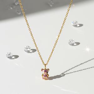 TEMU 18K 금도금 방수 316 스테인리스 스틸로 제작된 에나멜 체크 무늬 펜던트가 달린 곰돌이 목걸이. 데일리룩으로 완벽하며 발렌타인데이, 어버이날, 크리스마스와 같은 특별한 날 선물로도 좋습니다.