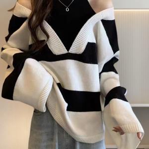 TEMU 여성용 엘레강스 오프숄더 스웨터, 부드러운 긴소매 겨울 풀오버, 룩 홀터넥 숄더리스 스웨터, 여성을 위한 섹시하고 스타일리시한 나이감소 풀오버 탑, 봄과 가을용, 캐주얼 및 정장용으로 활용 가능한 숄더리스 디자인