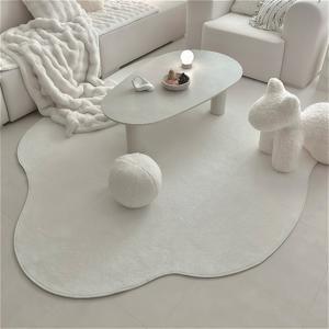 TEMU 인조 캐시미어 1000g + 10mm 크림색 구름 모양 순백색 러그, 한국 스타일 인스타풍 거실용 비정형 러그, 푹신하고 부드러운 소파 커피 테이블 매트, 침실 장식 및 침대 옆용 플러시 러그, 가정용 옷장 및 라운지 러그, 프렌치 스타일 화장대 러그, 미끄럼 방지 현관 도어매트