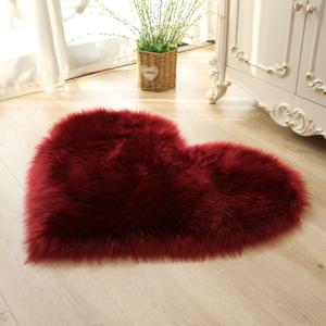 TEMU 1pc Faux Fur Room Rug, 하트 모양 플러시 러그, 거실 침실용 푹신한 카펫 소파, 덥수룩한 카펫 면적 매트 50*60cm/19.68*23.62in
