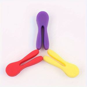 TEMU 3개 실리콘 조리 도구 홀더 세트. 냄비 옆면에 클립하여 부착하여 뜨겁게 달린 핸들로 인한 화상을 방지합니다. 음식 준비를 위한 편리한 주방으로 사용할 수 있는 독특한 스푼 받침대입니다.