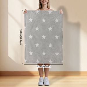 TEMU 1개 회색 별 프린트 플란넬 담요 - 소파, 침대, 사무실, 여행용 부드럽고 따뜻한 사계절용 코지 담요 - 기계 세탁 가능 판타지 테마 홈 데코, 쿠션 패턴의 푹신한 질감