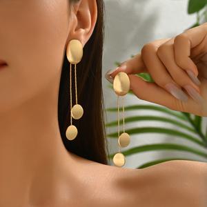 TEMU 미니멀하고 우아한 여성용 드롭 귀걸이 1쌍, 금속 기하학적 브러시드 타원형 펜던트와 긴 태슬 스터드가 있는 패셔너블하고 트렌디한 디자인, 사계절 데일리용, 니치 스타일, 인스타 스타일, 선물용 다용도 귀걸이 액세서리