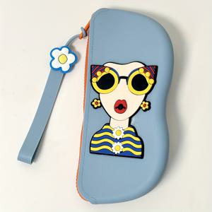 TEMU 팔찌 스트랩이 있는 실리콘 안경 케이스 - 안경, 립스틱, 이어폰 및 작은 물품 보관에 적합한 휴대용 보관 상자 - 귀여운 만화 디자인으로 및 어버이날 선물로 완벽하며, 네 가지 색상으로 제공됩니다.