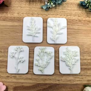 TEMU 플로럴 & 리프 폴리머 클레이 몰드 5개 세트 - 내구성 있는 플라스틱 스탬프, 재사용 가능한 스탬프 다이 - DIY 주얼리 만들기, 참, 펜던트용 - 클레이, 레진, 왁스 호환 - 수제 공예 도구 (5가지 독특한 꽃 & 잎 디자인)