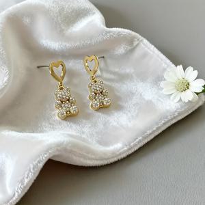 TEMU 새로운 고급 하트 모양 곰돌이 귀걸이 한 쌍, 스타일리시하고 우아하며 파티, 연회, 모임 등에서 여성들이 착용하기에 적합하며 사랑하는 사람을 위한 선물로 좋습니다.