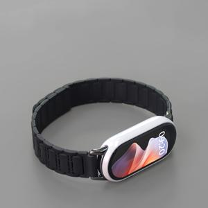 TEMU 세련되고 다용도로 착용 가능한 시계 스트랩. 비즈니스 오리엔티드 디자인과 독특한 통기성 아머드 마그네틱 손목 밴드가 특징입니다. Xiaomi 손목 밴드 9 및 8 사이즈와 호환되며, 퀵 릴리스 버클이 포함되어 있습니다.