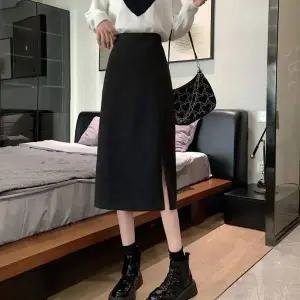 여자 KM10KD38 심플 블랙 밑단슬릿 포인트 롱스커트 미디스커트