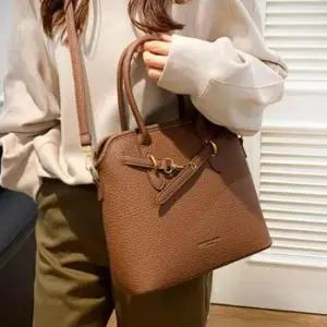 데일리 고급스러운 크로스백 스타일 디자인