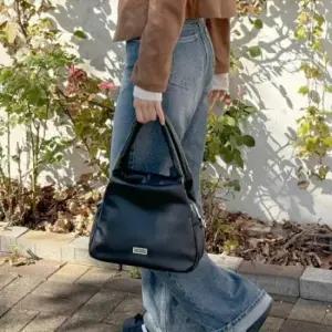 [패션] 레더 크로스백 수납 데일리 스타일 패션 베이직