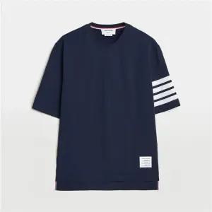 톰브라운 4바 스트라이프 반팔 티셔츠 MJS168G 07862 415