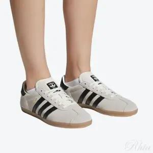 [아디다스] 여성 도쿄 오프 화이트 코어 블랙 스니커즈 JI0182 151907829