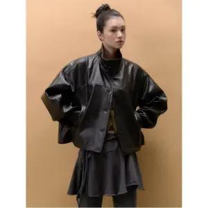 [에잇세컨즈] 버튼업 하이넥 페이크 레더 블루종 아우터 - 블랙 (35613ZCM15)