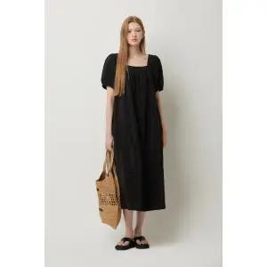 [시슬리](신세계 사우스시티)미라클 스퀘어넥 원피스_SAOP08541