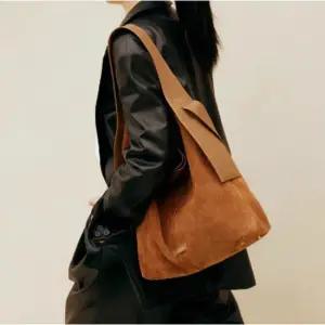 쿠젠 스웨이드 소가죽 숄더백_PA4GB001