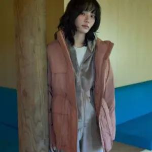 [갤러리아] 스노우피크 어패럴 [뉴이월단독] 여성 스탠드넥 중기장 다운 자켓 S24-WWGDJ69