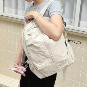 [신상오픈런]여성용 경량 면혼합 통합 수납 캐주얼 백팩 (41316322)