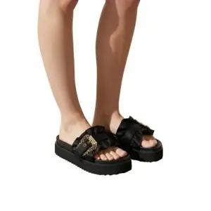 [베르사체] 바로크 버클 아리조나 샌들 153269903