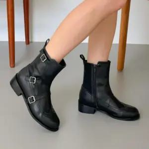 [신상오픈런]윙팁 메리제인 둥근코 여성 로우힐워커 버클부츠 (28768455)