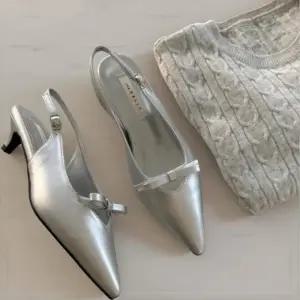 [신상오픈런]여성 단색 리본 앞뾰족 슬링백 저굽 구두 (34324656)