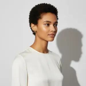 7W2J0G76 MET CS4 J0G76 MET CS4) 가라바니 V로고 귀걸이