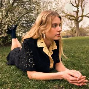 바이에딧 콜라보 블러썸 아일렛 셔츠