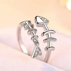 피쉬본 큐빅 패션 반지 실버 물고기 프리사이즈 코디 큐빅반지 패션반지