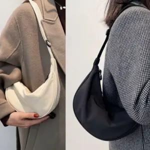 반달 모양 귀여운 캐쥬얼 데일리 여성 크로스백