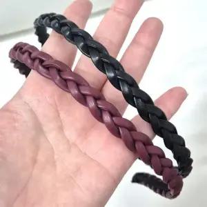 [신상오픈런]꼬임 트위스트 페이크레더 얇은머리띠 (30015619)