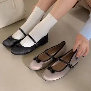 [신상오픈런]여성용 귀여운 리본 메리제인 로우 힐 플랫슈즈 (35830050)