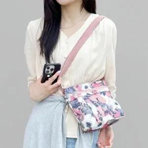 CCB3F29여성용 사랑스러운 색상 패턴 나일론 조절 끈 크로스백_21731656