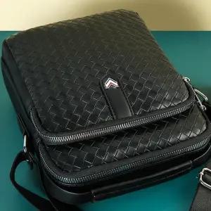 크로스백 유니크 시크 블랙 직장인 남성가방 숄더백