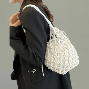 [신상오픈런]여성 여름 바캉스 니트 짜임 숄더백 원형 뜨개 가방 (37006343)