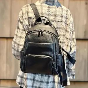 [신상오픈런]여성용 블랙 와이드끈 가죽 지퍼 백팩 데일리 스타일 (38284418)