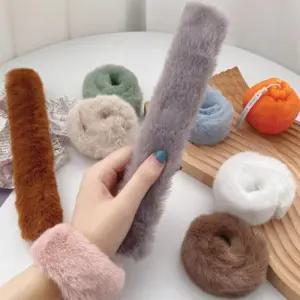 [신상오픈런]자동머리끈 겨울 한파 뽀송 무스탕 퍼헤어밴드 (30094175)