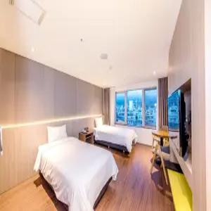 더퍼스트70 호텔(The First70 Hotel)