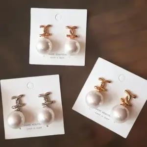 [신상오픈런]여성용 진주 원형 커브 귀걸이 - 데이트룩 패션 액세서리 (38284427)