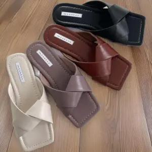 [신상오픈런]여성 여름 편안한 가죽 엮음 디자인 무굽 샌들 (32331294)