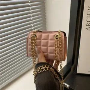 여자 빈티지 캐주얼 체인 숄더백 트렌드 느낌의 엠보싱 대용량 크로스백 체크 패피5