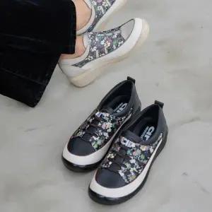 [하프클럽/다잇템]여자 클래식 플라워패턴 코지 캐쥬얼 스니커즈