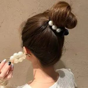 [신상오픈런]진주바나나핀 투명 올림머리 집게머리핀 (30488687)