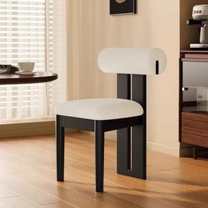 북유럽 가벼운 럭셔리 단단한 나무 식사 의자 가정용 간단한 소프트 패키지 백업 현대 패션 상업