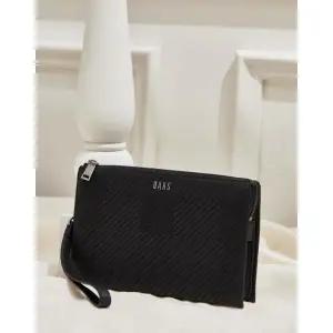 [롯데백화점]닥스 액세서리 [GREAT HOUSE CHECK] 블랙 체크배색 소가죽 클러치백 DBBA2F305BK