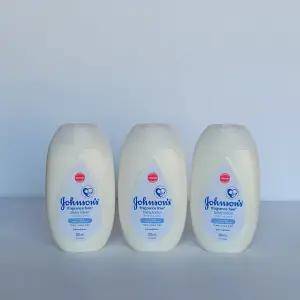 존슨 화이트로션 300ml 3개아기 신생아 가족 보습 즈로션 베이비 크림 바디